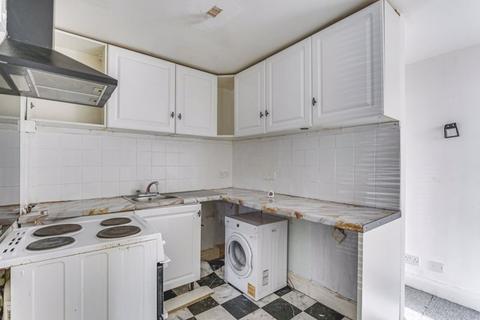 2 bedroom flat for sale, Central Avenue, Enfield