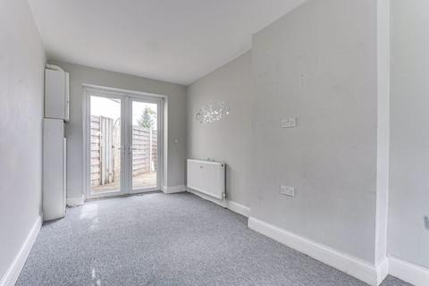 2 bedroom flat for sale, Central Avenue, Enfield