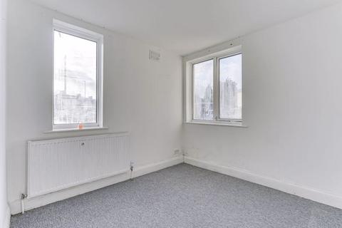 2 bedroom flat for sale, Central Avenue, Enfield