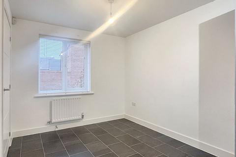 3 bedroom house to rent, Springmead Avenue, Gloucester GL3