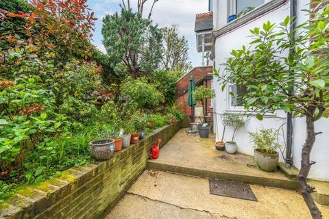 2 bedroom apartment to rent, Bassett Road, London W10