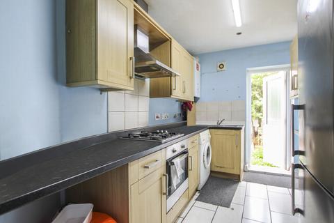 2 bedroom flat for sale, Madras Road, Ilford, IG1