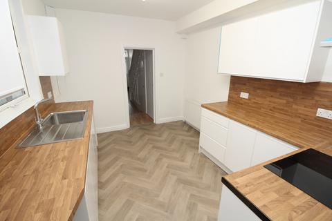 3 bedroom terraced house to rent, Conway Road, London, SE18