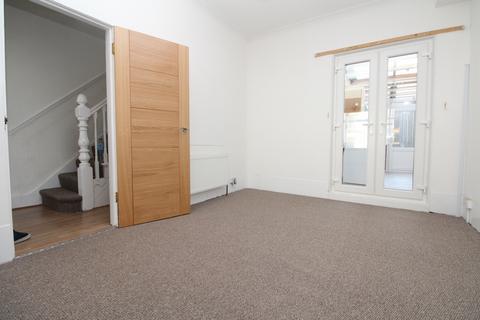 3 bedroom terraced house to rent, Conway Road, London, SE18