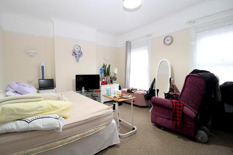 3 bedroom terraced house for sale, Tennyson Road, South Luton, Luton, Bedfordshire, LU1 3RS