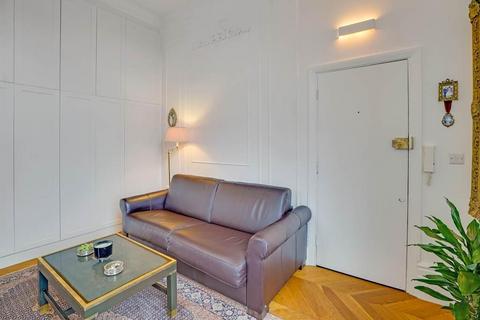 Studio for sale, Orme Court, Bayswater, London, W2 4RQ