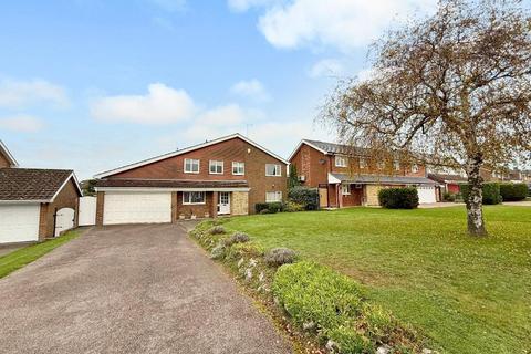 4 bedroom detached house for sale, Old Bedford Road, Luton, Bedfordshire, LU2 7BL