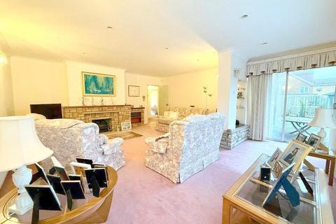 4 bedroom detached house for sale, Old Bedford Road, Luton, Bedfordshire, LU2 7BL