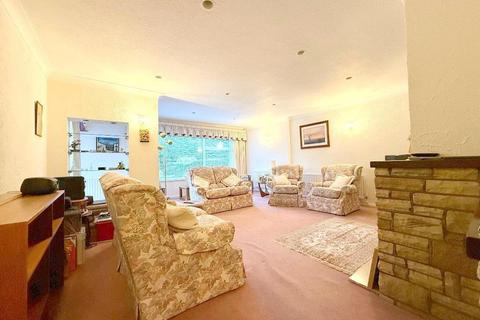 4 bedroom detached house for sale, Old Bedford Road, Luton, Bedfordshire, LU2 7BL