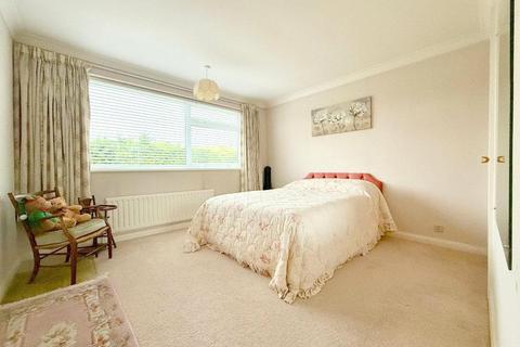 4 bedroom detached house for sale, Old Bedford Road, Luton, Bedfordshire, LU2 7BL