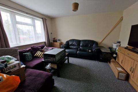 1 bedroom in a house share to rent, Newington Close, Southend on Sea, Essex, SS2 4SF