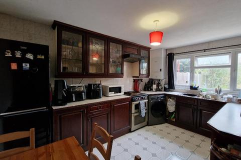 1 bedroom in a house share to rent, Newington Close, Southend on Sea, Essex, SS2 4SF