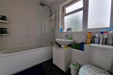 1 bedroom in a house share to rent, Newington Close, Southend on Sea, Essex, SS2 4SF