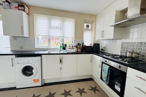 3 bedroom terraced house to rent, uxbridge road, Slough, Berkshire, SL2 5NY