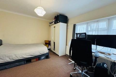 3 bedroom terraced house to rent, uxbridge road, Slough, Berkshire, SL2 5NY