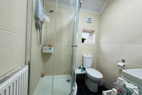 3 bedroom terraced house to rent, uxbridge road, Slough, Berkshire, SL2 5NY