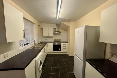 3 bedroom terraced house to rent, Uxbridge road, Slough, Berkshire, SL2 5NY