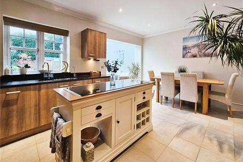 14 Broomfield, Binfield, Bracknell, RG42 4AQ