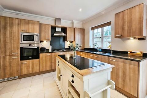 14 Broomfield, Binfield, Bracknell, RG42 4AQ