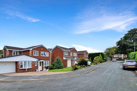 4 bedroom detached house for sale, Greenfield Road, Manchester M46