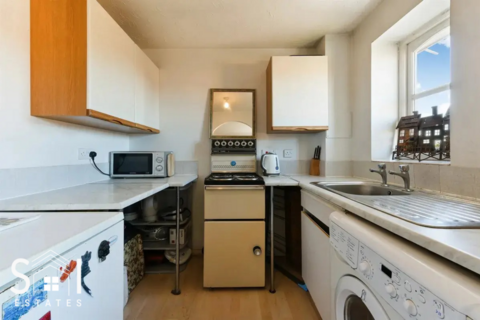 1 bedroom flat for sale, Redford Close, Feltham, TW13