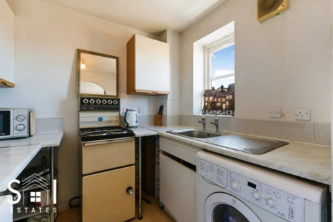 1 bedroom flat for sale, Redford Close, Feltham, TW13