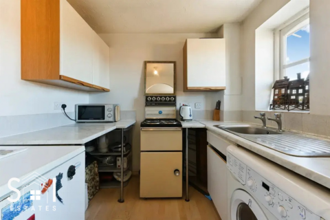 1 bedroom flat for sale, Redford Close, Feltham, TW13