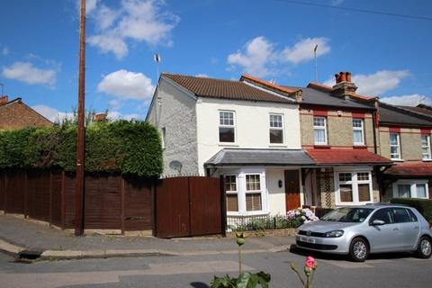 3 bedroom end of terrace house to rent, Middle Road, Hertfordshire EN4