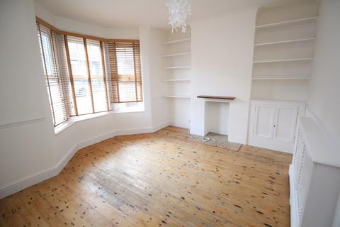 3 bedroom end of terrace house to rent, Middle Road, Hertfordshire EN4