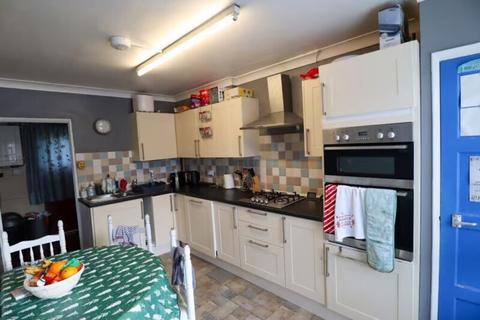 4 bedroom terraced house to rent, Fairfax Road