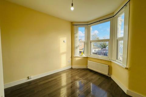 2 bedroom apartment to rent, Ley Street, Ilford