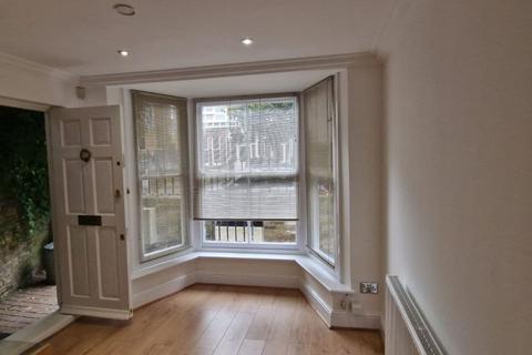 1 bedroom detached house to rent, Crieff Road,London