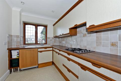 3 bedroom apartment to rent, Sturman House, Hervines Court, Amersham, Buckinghamshire, HP6