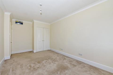 3 bedroom apartment to rent, Sturman House, Hervines Court, Amersham, Buckinghamshire, HP6