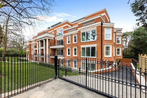 1 bedroom apartment for sale, Lincoln Court, Old Avenue, Weybridge, Surrey, KT13