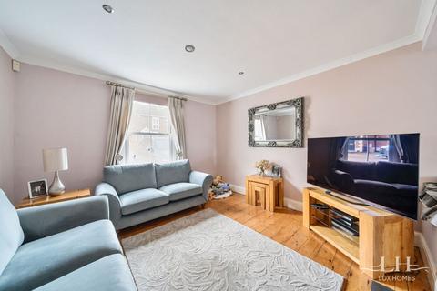 3 bedroom semi-detached house for sale, Junction Road, Brentwood