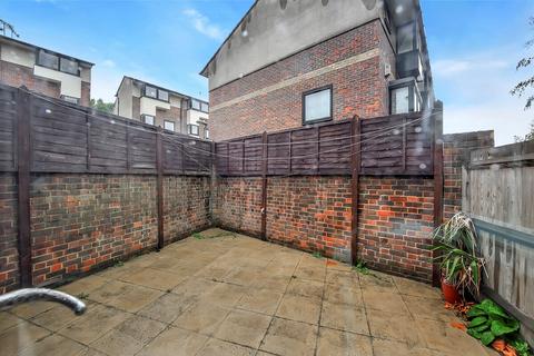 5 bedroom semi-detached house to rent, Ironmongers Place, London E14