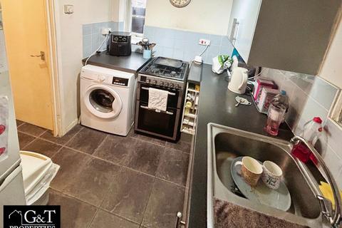 1 bedroom flat for sale, Ragees Road, Kingswinford