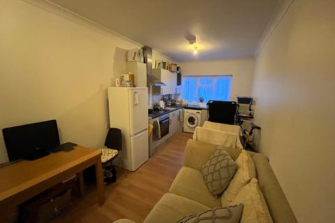 2 bedroom apartment to rent, 73-75 Welbeck Avenue, Southampton SO17