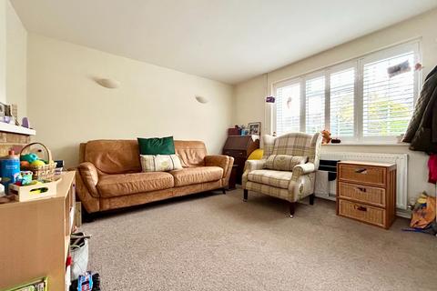 3 bedroom semi-detached house to rent, Upper Way, Farnham