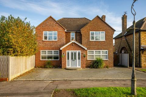 5 bedroom detached house for sale, Cherry Hill, Hertfordshire AL2