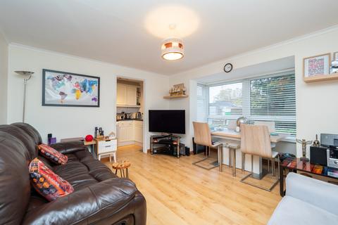 2 bedroom apartment for sale, Carters Close, Worcester Park KT4