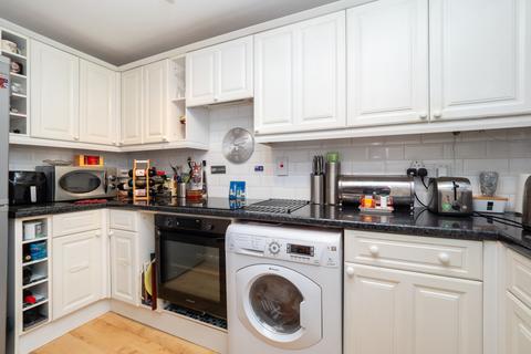 2 bedroom apartment for sale, Carters Close, Worcester Park KT4