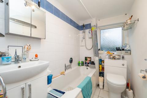 30 Carters Close, Worcester Park, KT4 8QF