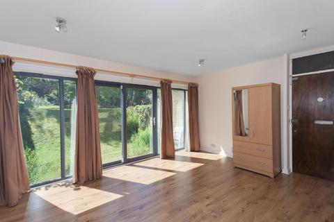 Studio to rent, Coniston Court, Putney SW15