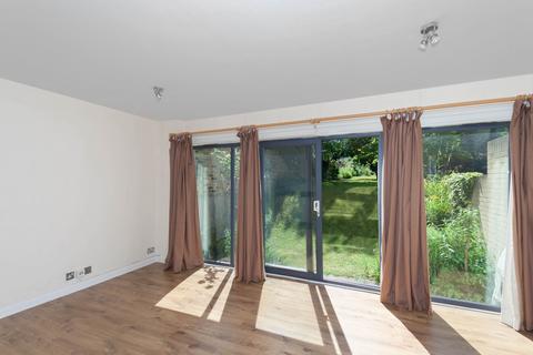 Studio to rent, Coniston Court, Putney SW15