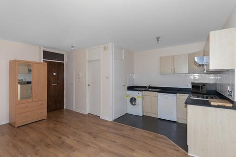 Studio to rent, Coniston Court, Putney SW15