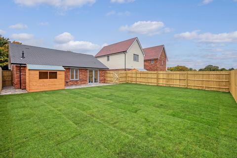 2 bedroom bungalow for sale, Foxglove Place, Felsted CM6