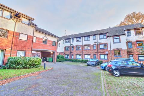 3 bedroom apartment to rent, Woodley Court, Amersham HP7