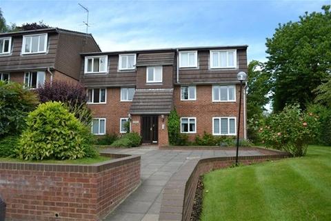 2 bedroom flat to rent, Douglas Road, Harpenden